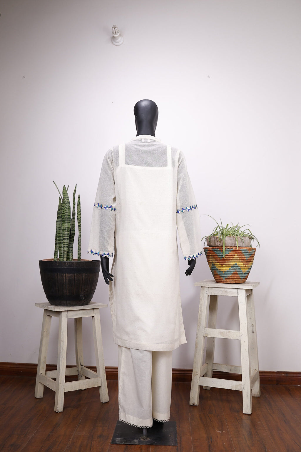Off White Kurta with Embroidered Detailing